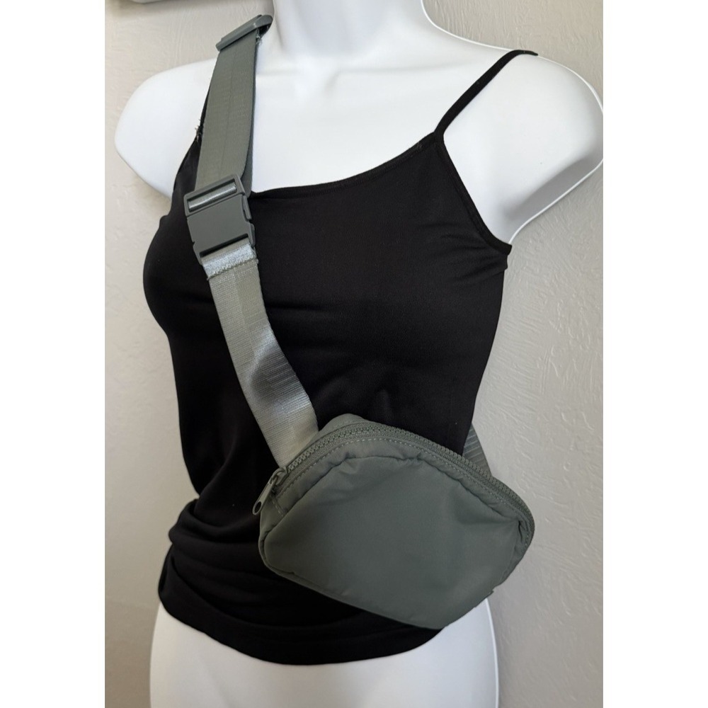 Apana Crossbody Belt Bag Adjustable Strap Green Zip Pouch Minimal Activewear